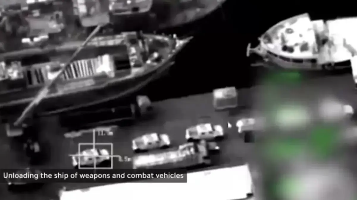 Arab Saudi Minta Uni Emirat Arab Tanggapi Positif Permintaan Yaman Tarik Pasukan UEA Pasukan koalisi pimpinan Arab Saudi menggempur Pelabuhan Al Mukalla, Hadhramaut, Yaman, menargetkan senjata da