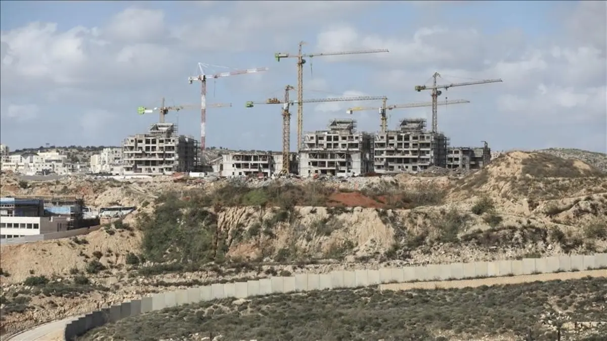 14 Negara Kecam Israel Terkait Permukiman Yahudi Baru di Tepi Barat Pembangunan infrastruktur dan konstruksi yang sedang berlangsung di pemukiman Yahudi Modi\'in Illit, sebelah ba