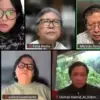 Mantan Jaksa Agung Marzuki Darusman (kanan) dalam jumpa pers yang digelar virtual melalui Zoom pada Kamis, 1 J
