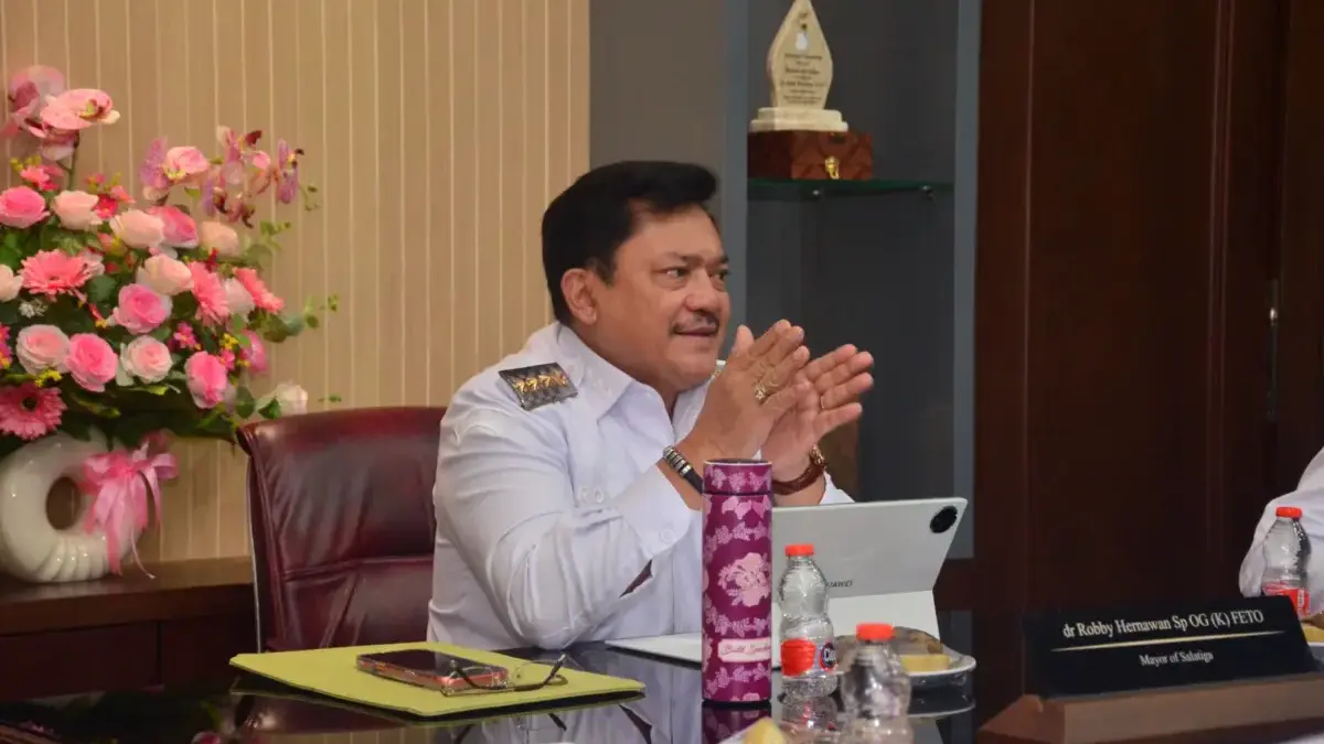 Wali Kota Salatiga Ngantor Tiap Kamis Bergantian di 23 Kelurahan: Tak Ada Batasan dan Mengenal Lebih Dekat Walikota Salatiga Robby Hernawan Saat Pembinaan Lurah dan Camat. (Pemerintah Kota Salatiga)