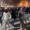 Sebuah video menunjukkan para pengunjuk rasa anti-rezim berbaris di Isfahan, Iran, 1 Januari 2025. (Tangkapan
