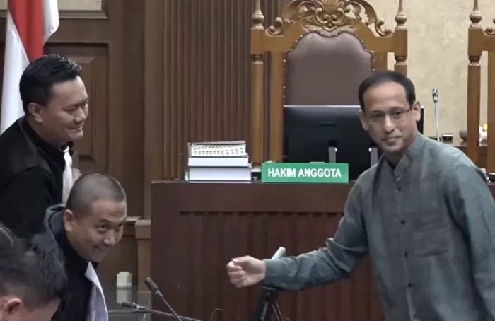 Nadiem Makarim Tanggapi Draf Dakwaan Jaksa yang Persoalkan Investasi Google Sebagai Suap di Kasus Chromebook Mantan Mendikbudristek Nadiem Anwar Makarim menjalani sidang dakwaan di Pengadilan Tipikor Jakarta, Senin (5/1